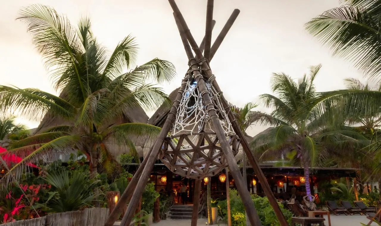 Hotel Cabanas Los Lirios Tulum