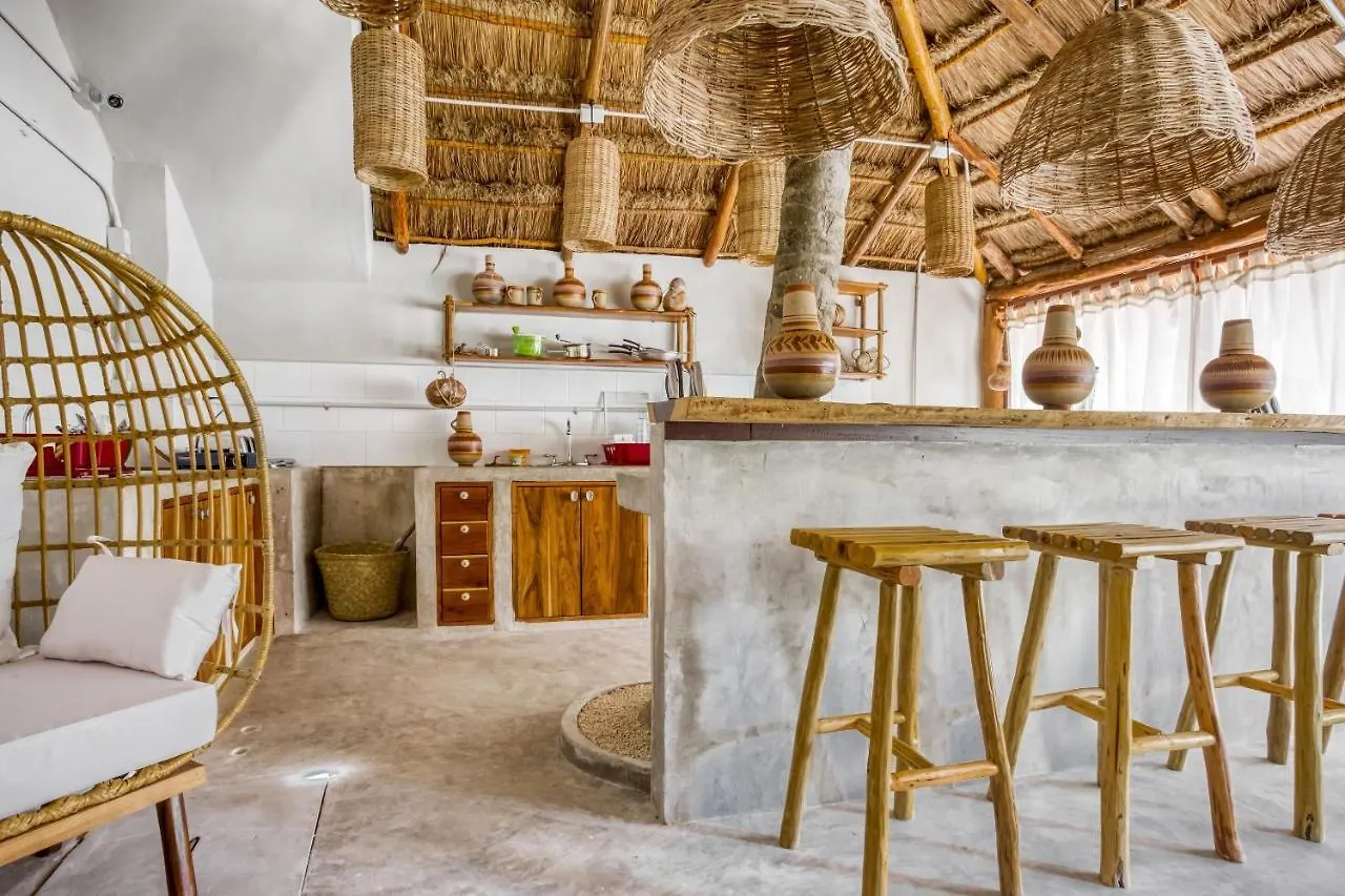 Hotel Cabanas Los Lirios Tulum 4*,  México