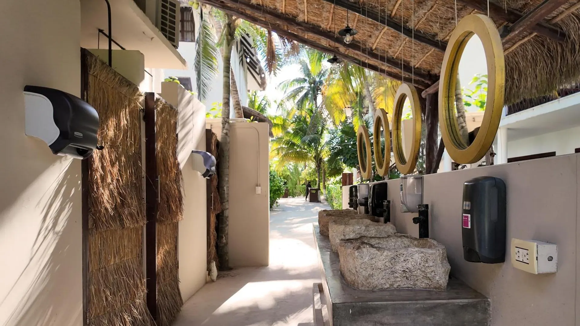 ****  Hotel Cabanas Los Lirios Tulum México
