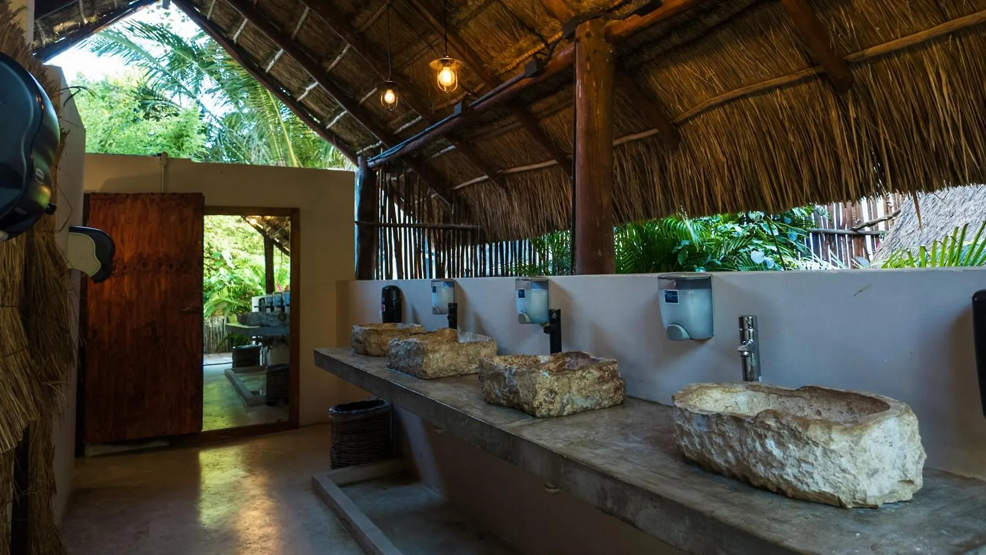 ****  Hotel Cabanas Los Lirios Tulum México